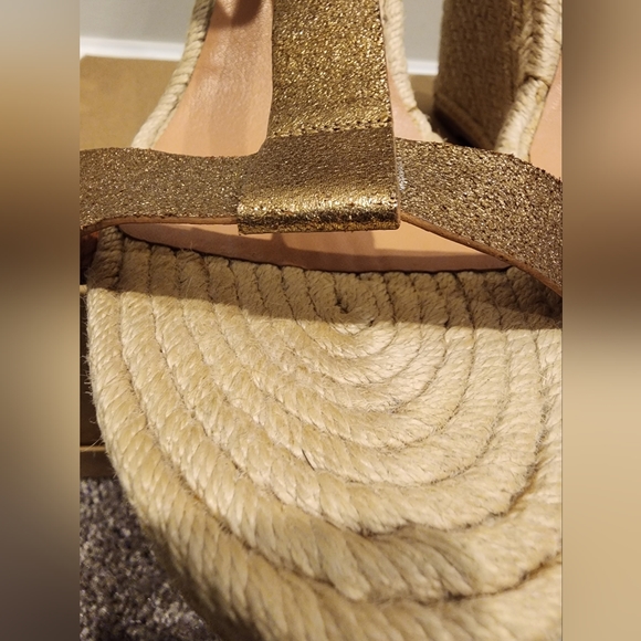 VC by Vince Camuto metallic platform shoes - Picture 11 of 15